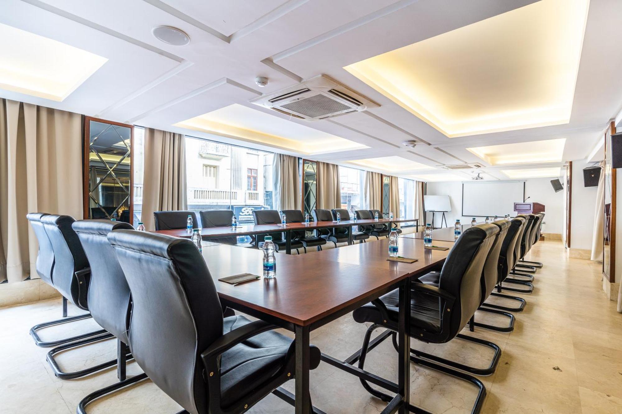 One Hotel Casablanca Ngoại thất bức ảnh The European University Barcelona
