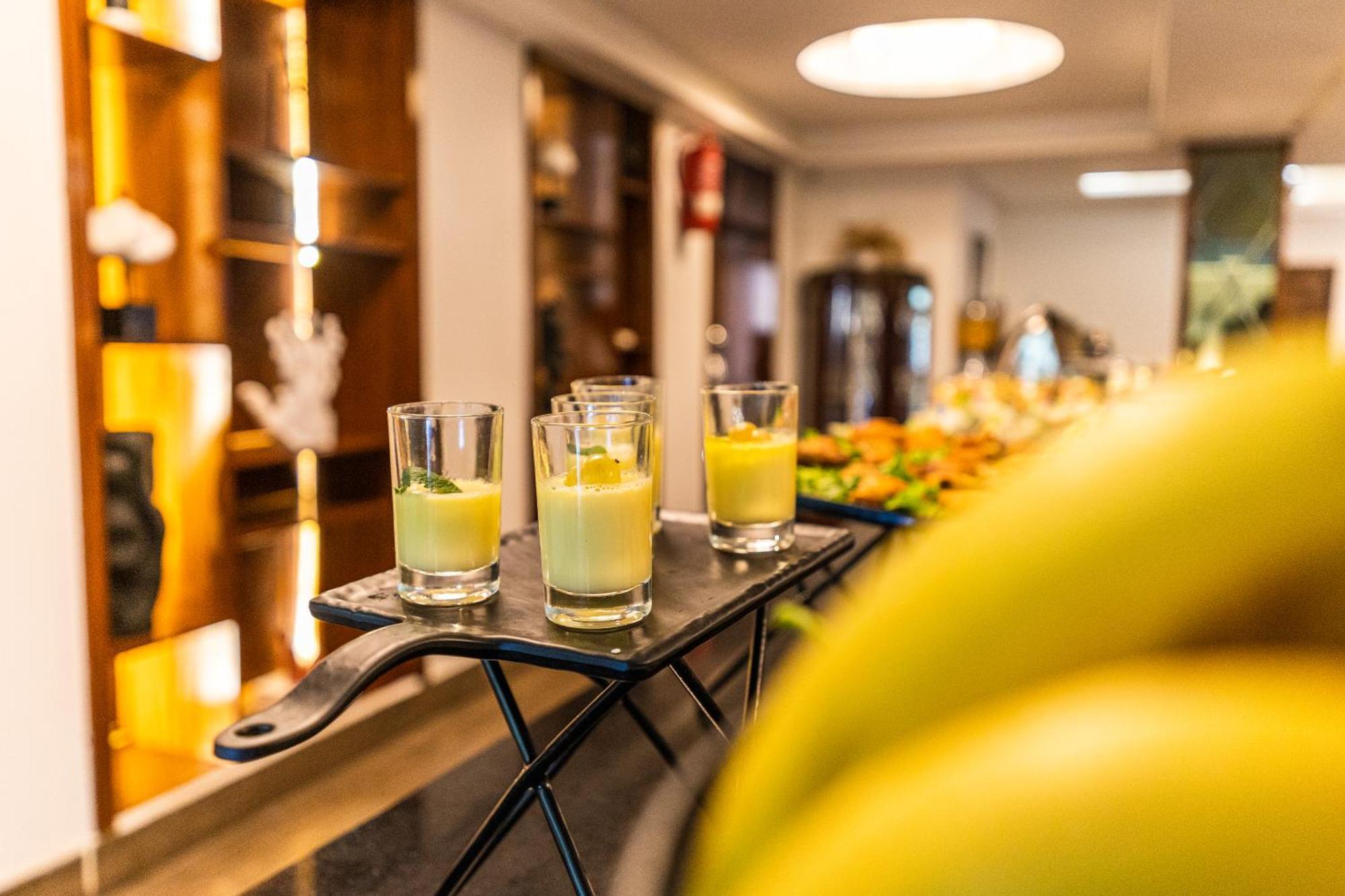 One Hotel Casablanca Ngoại thất bức ảnh A buffet at a hotel