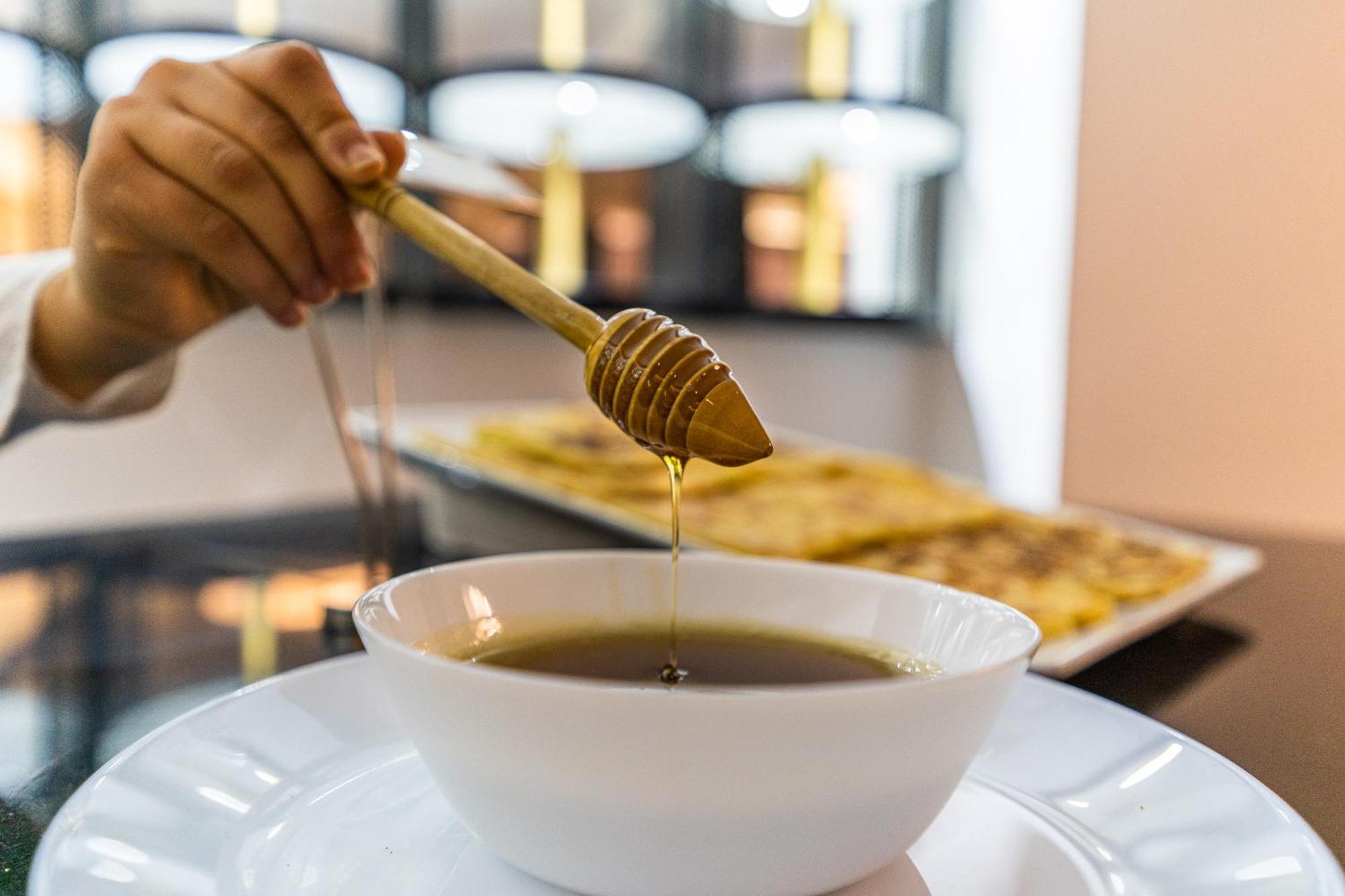 One Hotel Casablanca Ngoại thất bức ảnh Honey being drizzled from a honey dipper
