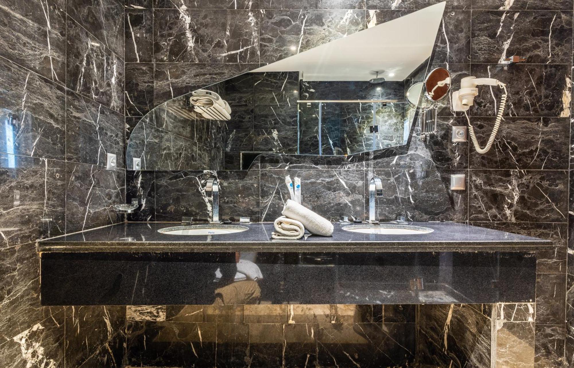 One Hotel Casablanca Ngoại thất bức ảnh Bathroom in a hotel