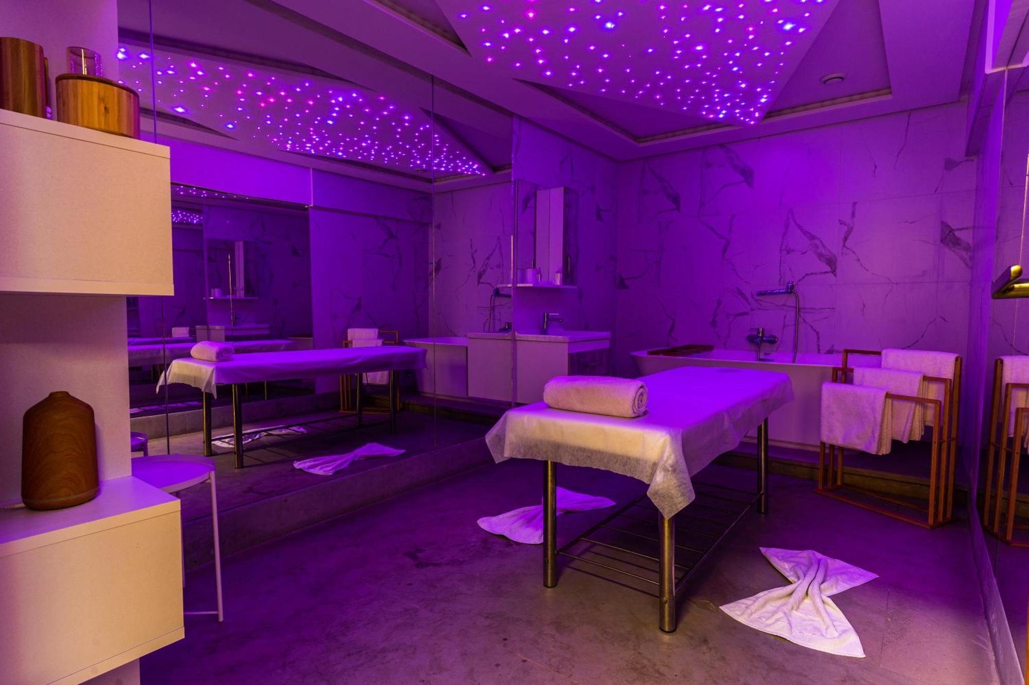 One Hotel Casablanca Ngoại thất bức ảnh A massage parlour in Hong Kong