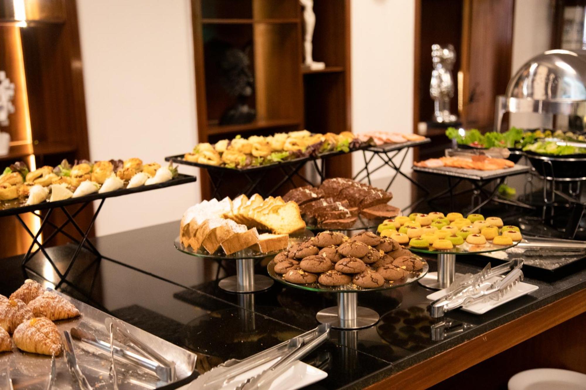 One Hotel Casablanca Ngoại thất bức ảnh A dessert buffet
